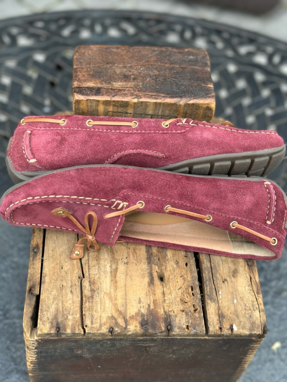 Clarks Berry Wine Suede Loafers Driving Moccasin Comfort Shoes Leather Ties - Picture 8 of 11